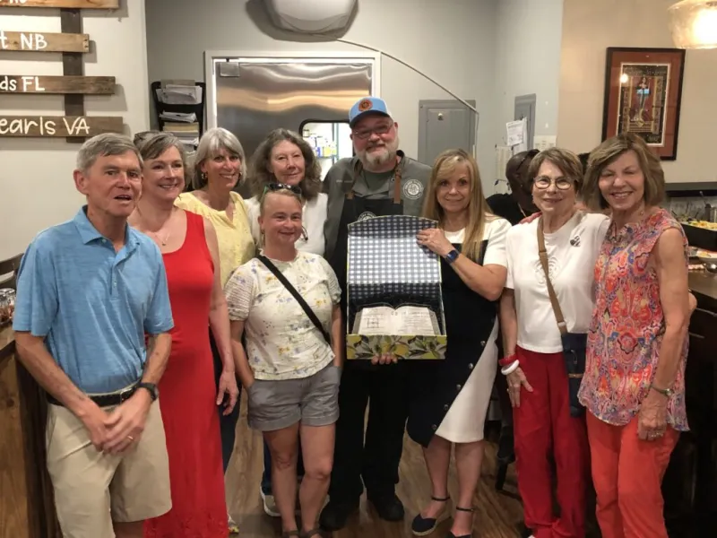 Community turns out to support Friends of the Clarkesville Library fundraiser