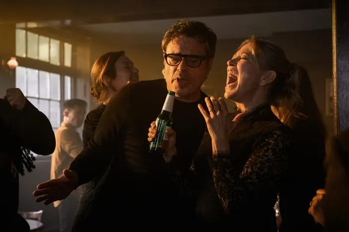'Alice and Steve' might be a mess - but it's also too fun to stop watching