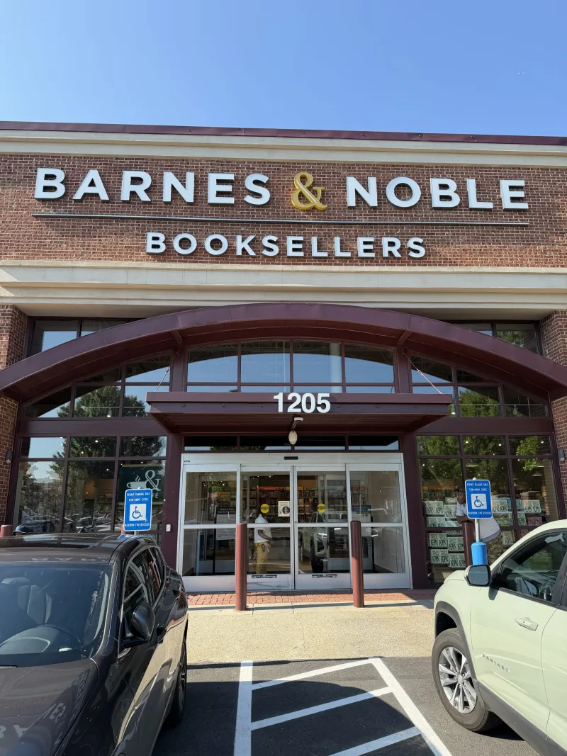 'It didn't need to be taken out in the first place': Four years later, Barnes & Noble is back in East Atlanta