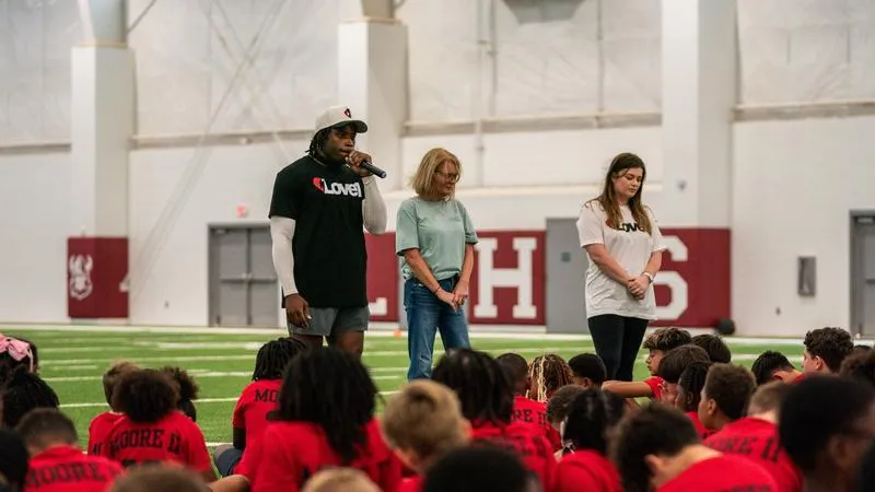 Blazer Hall of Famer Kenny Moore II Holds Annual Youth Football Camp