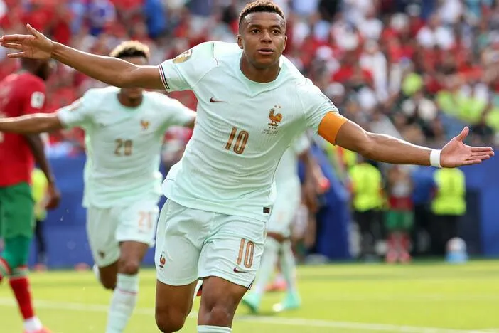 France downs Morocco 2-0 to advance to the World Cup semifinal