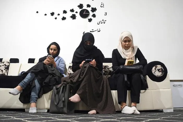 Taliban declares war on smartphones