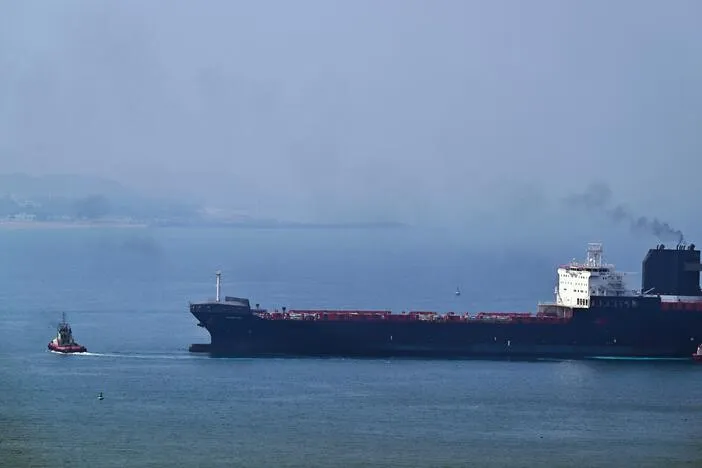 U.S. strikes bridges in Iran, Tehran targets U.S. bases in the Gulf