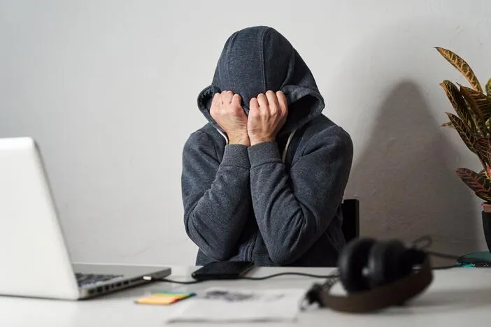 Staying in a job for the health insurance? About 1 in 4 Americans do, a survey says