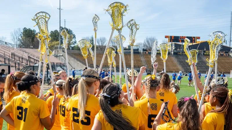 Eight Owls Named to IWLCA Academic Honor Roll