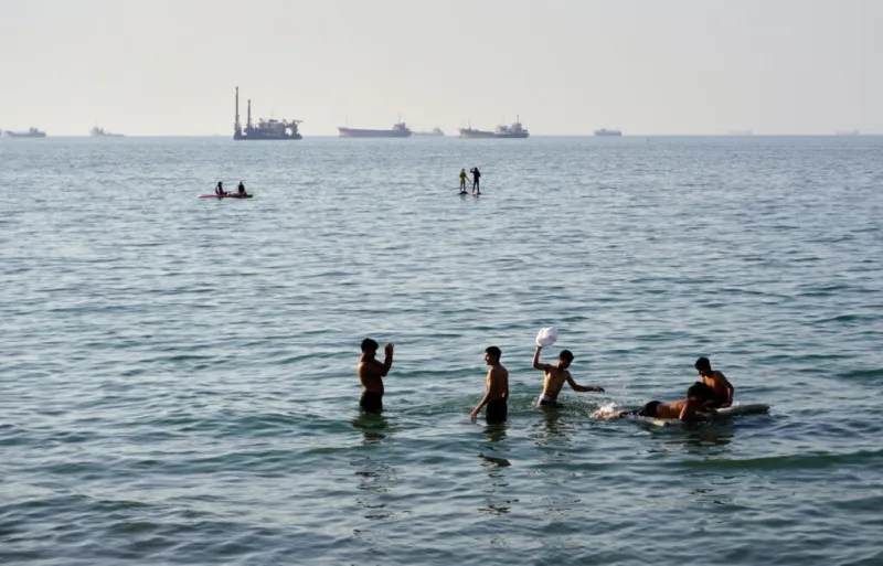 US pauses attacks on Iran for a second straight day and Tehran does too