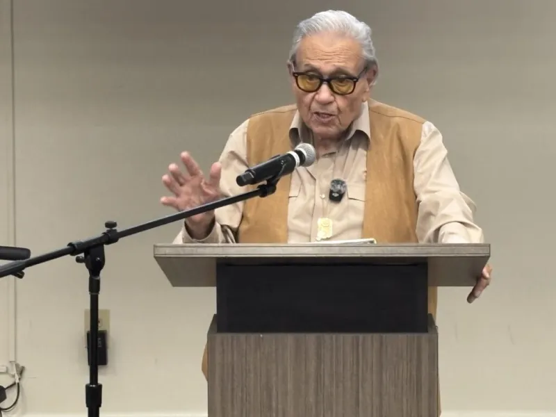 Holocaust survivor recounts escape from Nazis in Gainesville talk