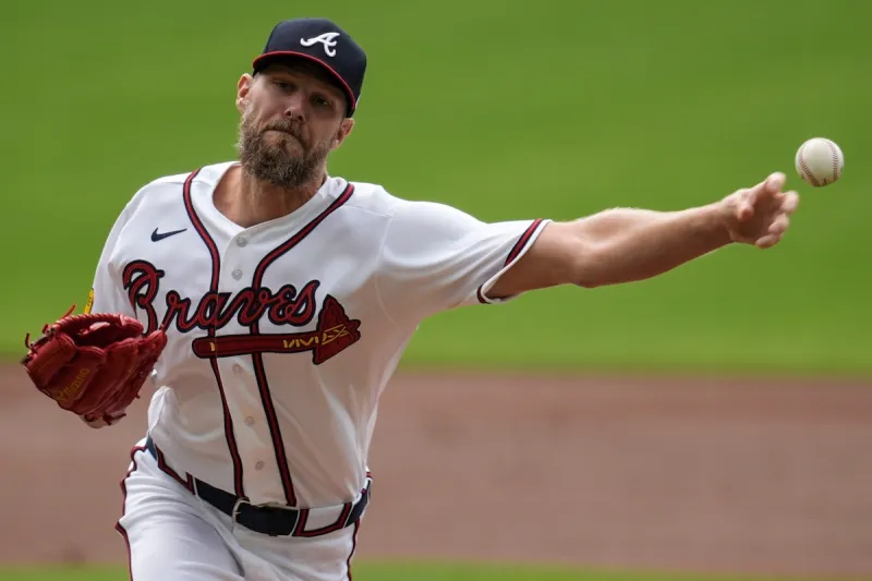 Sale dominates as Braves beat Mets 1-0 to split doubleheader