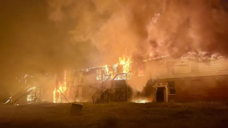 Macon-Bibb fire crews battle blaze at empty apartment building on Mercer University Drive