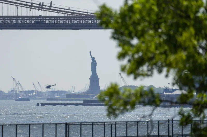 Boat capsizes in New York Harbor, woman and 5-month-old baby die