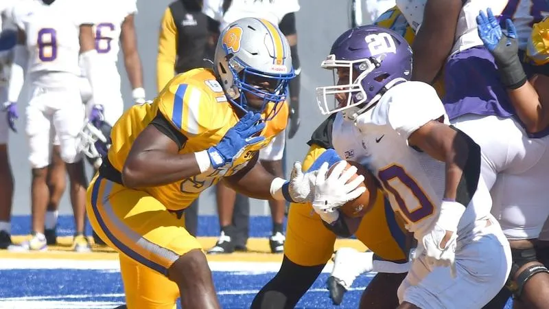 Derrick Drayton Earns D2 Elite 100 and BOXTOROW Preseason All-American Honors