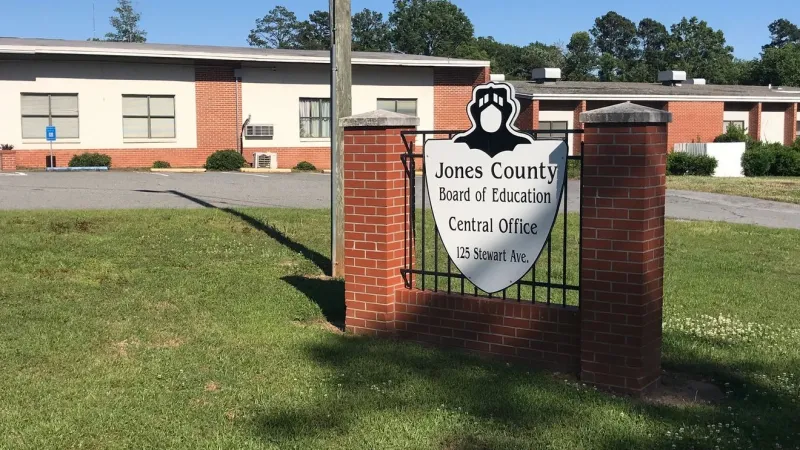 Jones County schools dismiss early immediately after city water main break