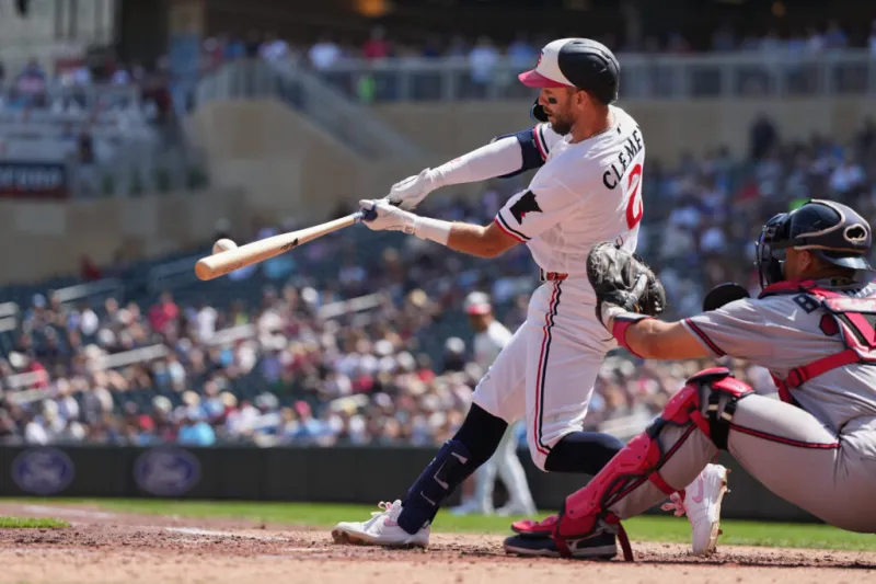 Twins beat Braves 6-4 to sweep three-game series