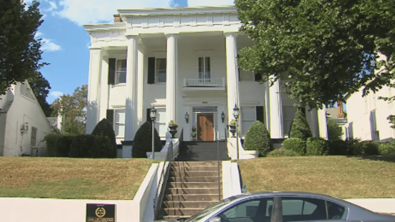 Macon residents oppose plan to convert historic Jefferson Terrace home into law office
