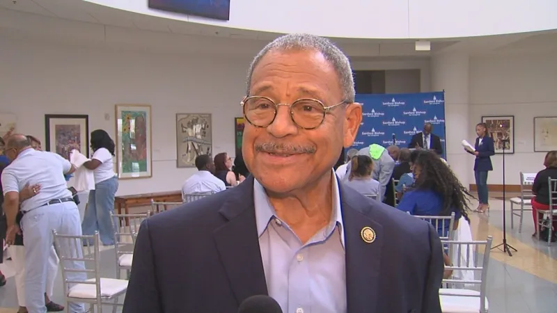 Bishop rallies voters ahead of November election with Tubman Museum stop in Macon