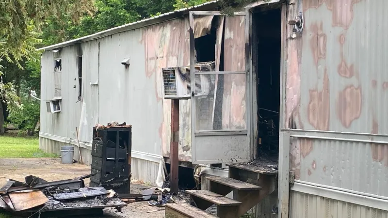 Trailer home fire leaves resident injured, displaced in Warner Robins, chief says