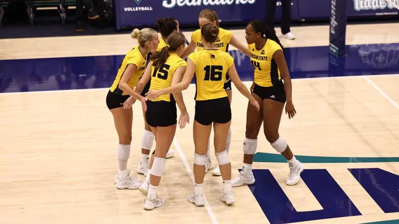 Owls Open Season 2-0 at Seahawk Classic