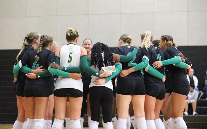 Women's Volleyballs Drops Pair of Matches in Florida