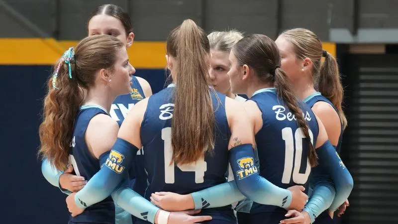 Women's Volleyball Splits Matches on Saturday