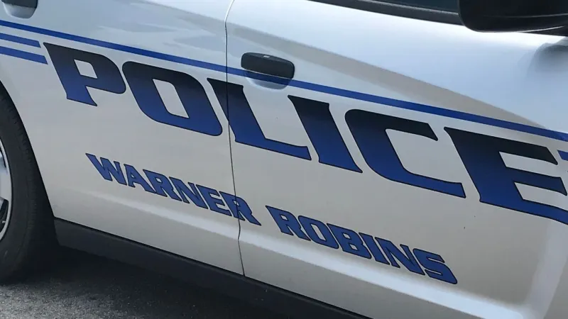 Police chase ends in crash at Watson Boulevard and Corder Road intersection
