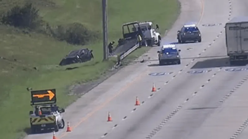 I-75 North ramp to I-475 crash blocks left lane in Bibb County; clear time eyed at 11:45