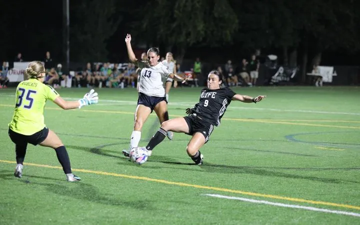 Lightning Delay Sparks Women's Soccer to 1-0 Victory Over St. Thomas
