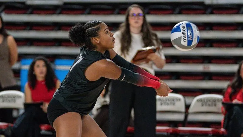 Blazers Open Flagler Invitational With a Split
