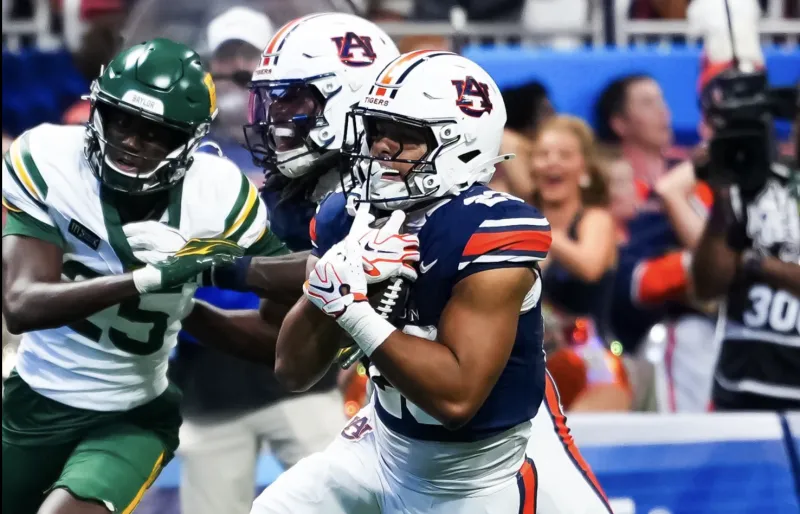 Eric Winters stops Baylor's 2-point try as Auburn prevails 17-16