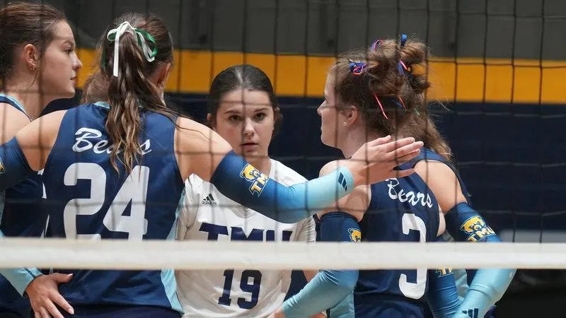 Lady Bears Complete Season Sweep of Bruins 3-0.