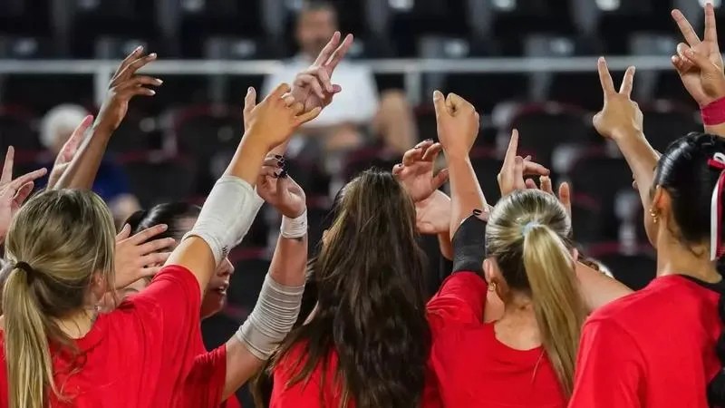 Blazers Battle Embry-Riddle in Four Sets