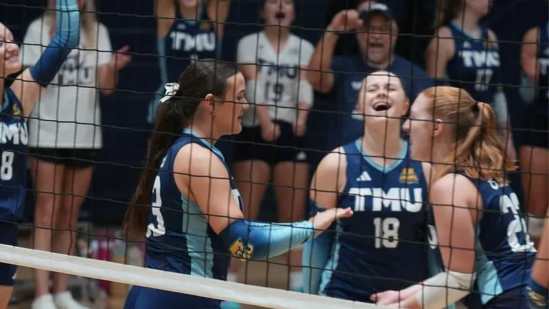 13 Aces Power Lady Bears to Third Straight Win