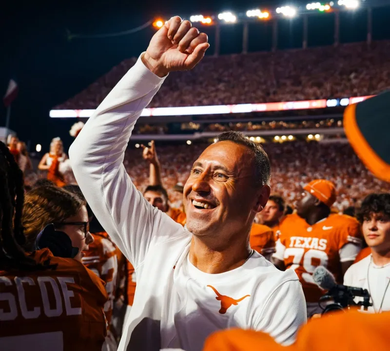 Texas rises to No. 1 in AP poll, Ohio State and Oregon tumble