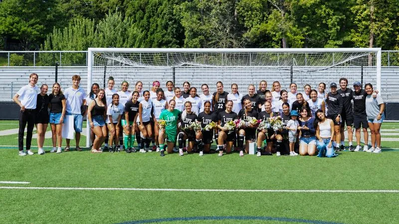 Women's Soccer Celebrates Senior Day with 6-0 Win