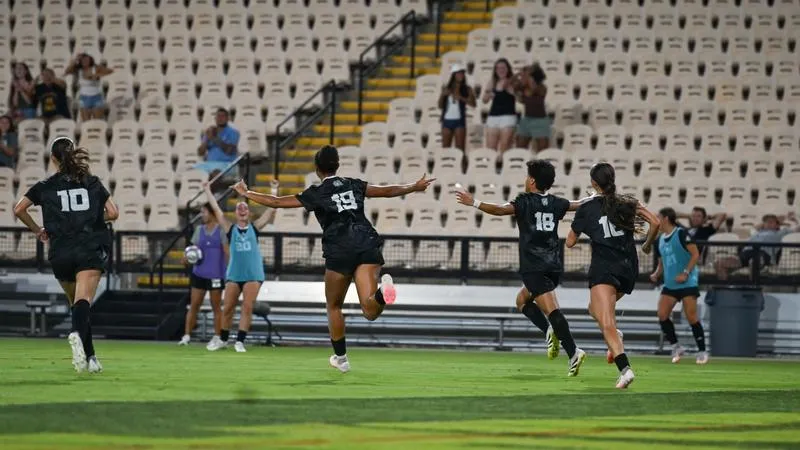 89th-Minute Equalizer Keeps Owls' Unbeaten Streak Alive