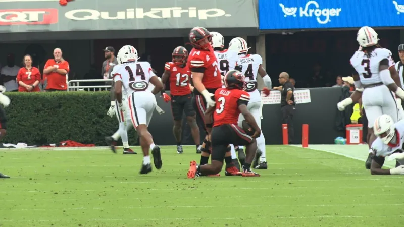 Bulldogs rout Western Kentucky 70-20 after Rasean Dickens sparks early turnover