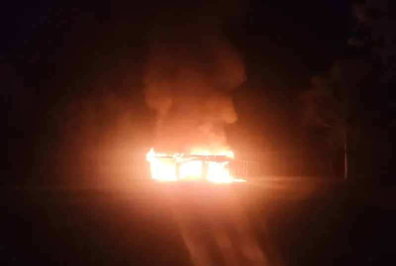 Fire destroys barn, vehicles in Banks County