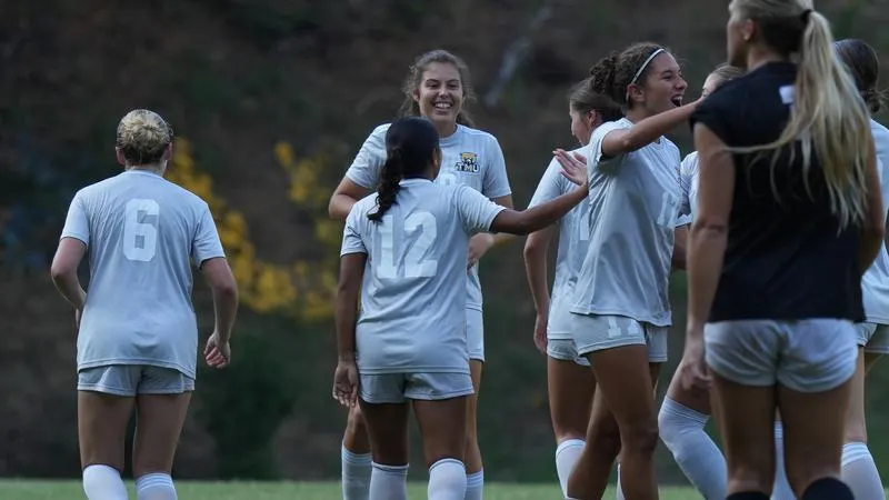 Lady Bears Dominate at Home in 25th AAC Regular Season Win