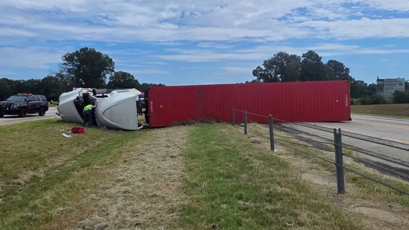 Overturned 18-wheeler along I-16 in Twiggs County causes entrapment, minor injuries