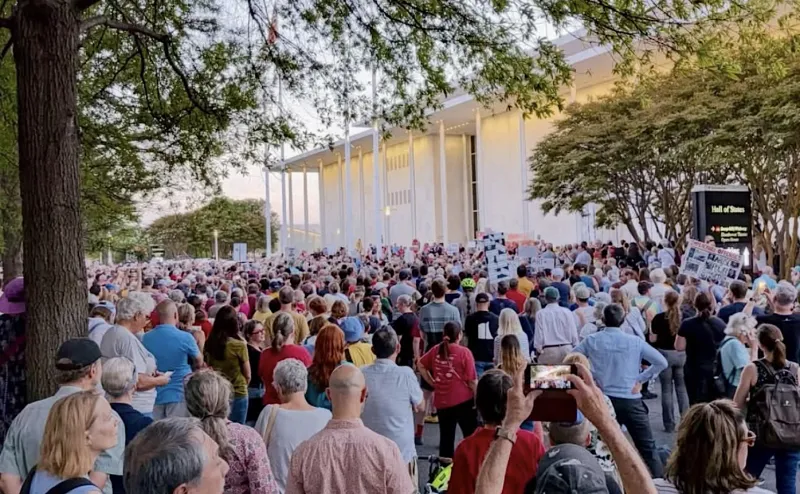 Thousands join protest outside Kennedy Center, expressing concern that Trump might tear it down