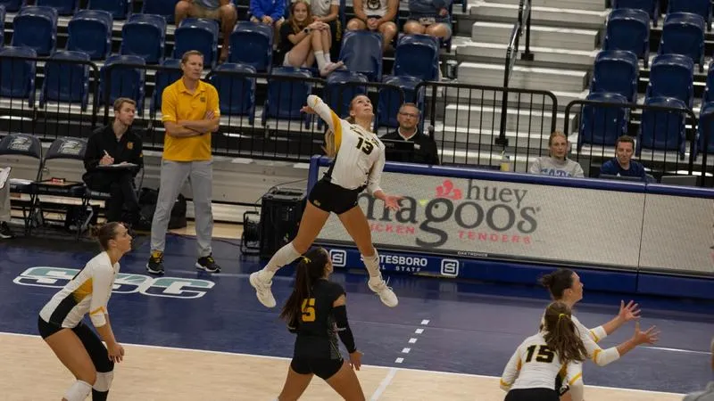 Owls Drop Five-Set Battle to North Florida