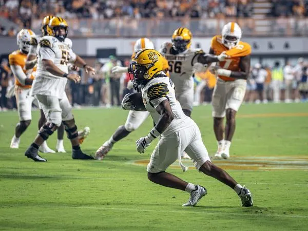 Owls Fall to No. 15/14 Tennessee