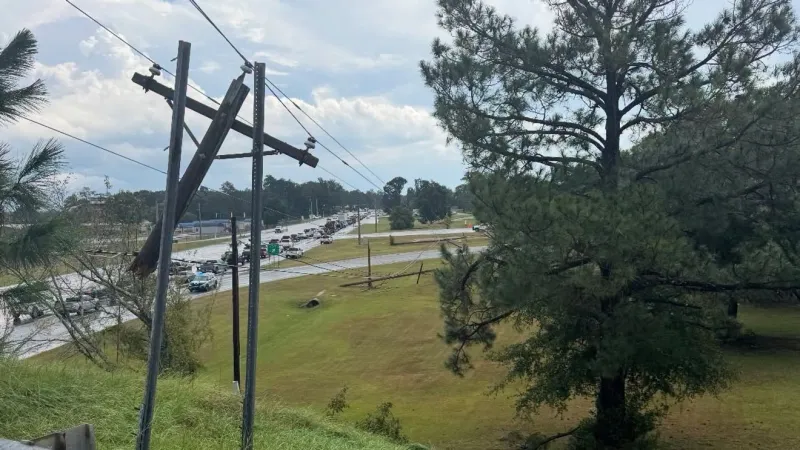 Downed power lines close portions of Russell Pkwy and Hwy 247 in Warner Robins