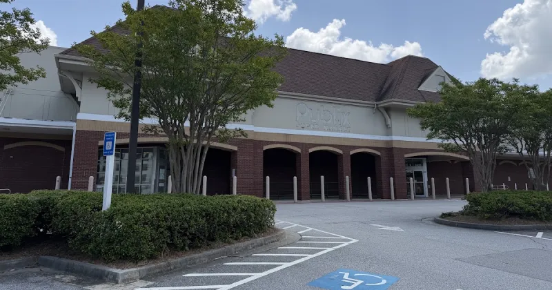 [EXCLUSIVE] Sought-After Grocer Linked to Brookhaven Center
