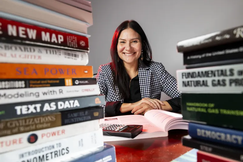Researcher brings linguistic reasoning to energy analysis