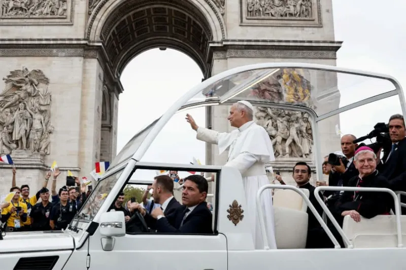 Pope Leo draws 800,000 to Mass in the heart of Paris