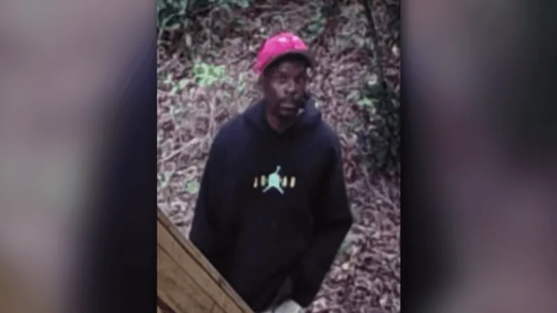 Deputies look for man accused of trying to burglarize home in Monroe County