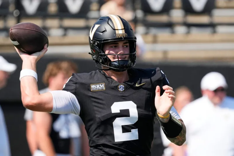 Curtis returns to Athens as Vanderbilt's starter after flipping from Georgia