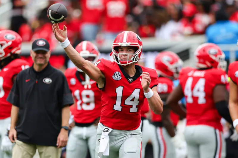 Stockton throws 3 TDs as No. 2 Georgia rolls past Vanderbilt 38-14