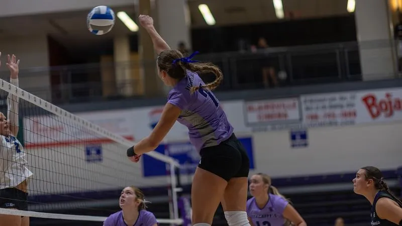 Young Harris battles in four sets before falling to Chowan