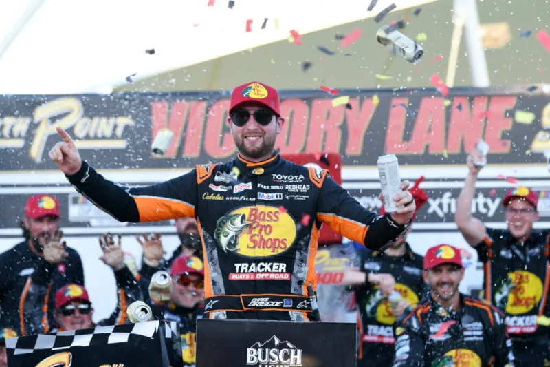 Briscoe fends off Larson's last-lap surge to win in Las Vegas